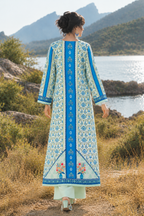 Lakeside Elegance — Mint & Blue